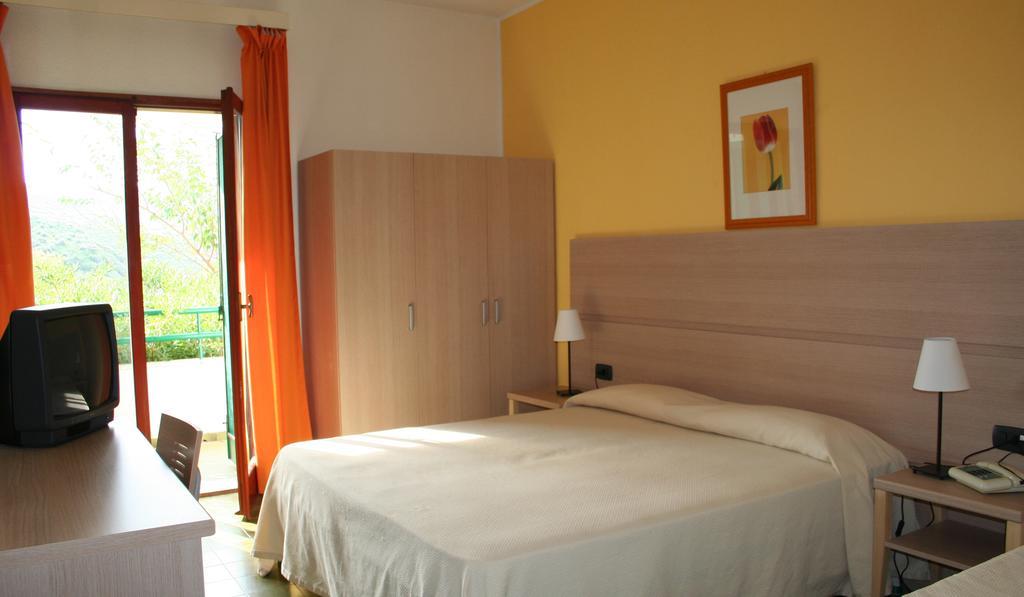Costa Tiziana Hotel Village קרוטונה חדר תמונה